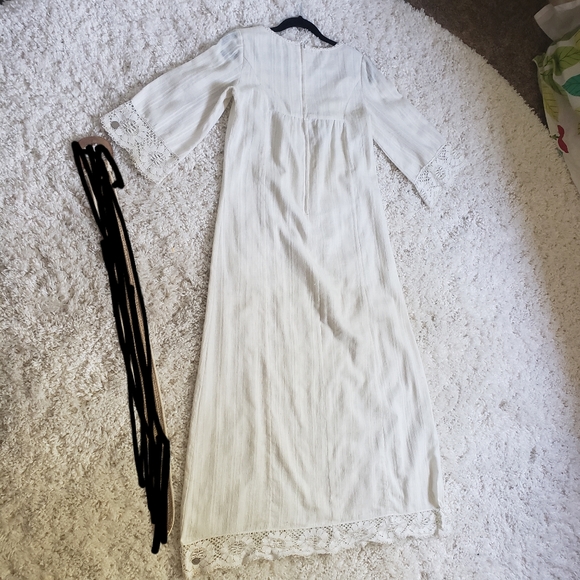 1960s 1970s Vintage White Lace Maxi Dress - Picture 4 of 14